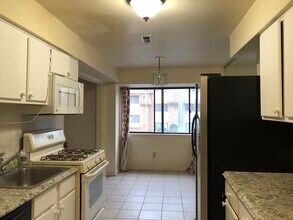 905 Edison Glen Ter, Unit 905 in Edison, NJ - Building Photo - Building Photo