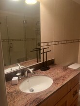 413 Swallow Dr in Miami Springs, FL - Foto de edificio - Building Photo