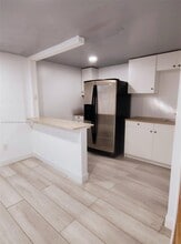 1090 W 60th St in Hialeah, FL - Building Photo - Building Photo