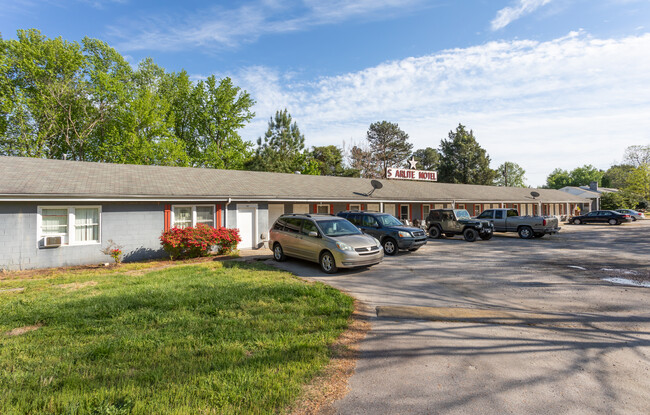 Starlite Motel in Wake Forest, NC - Building Photo - Building Photo