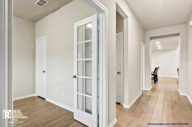 2000 Plum Pk in Mesquite, TX - Building Photo - Building Photo