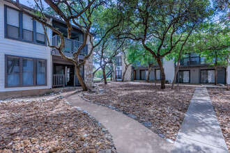 Aria in San Antonio, TX - Building Photo - Building Photo