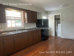 2011 Spring Station Dr in Lexington, KY - Building Photo - Building Photo