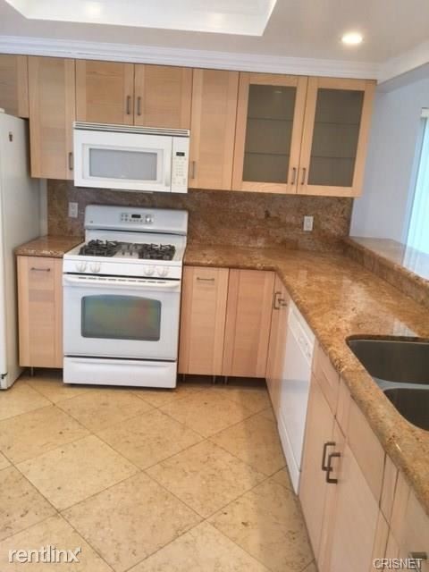 5720 Owensmouth Ave-Unit -Unit 158 in Los Angeles, CA - Building Photo - Building Photo