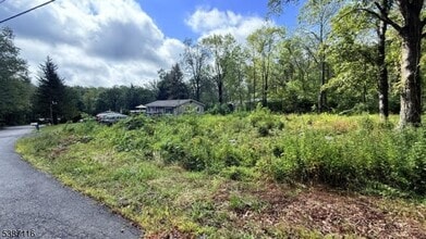 908 Willow Dr in Newton, NJ - Building Photo - Building Photo