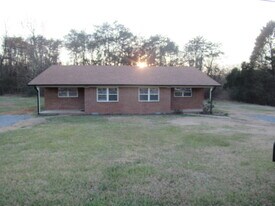 1771 River Rd in Lincolnton, NC - Building Photo