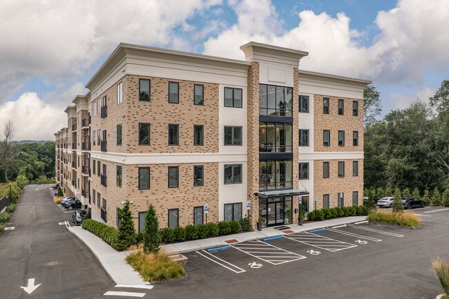 5545 Park Fairfield in Fairfield, CT - Foto de edificio - Building Photo