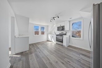 835 Bishop Ave in Aurora, IL - Building Photo - Building Photo