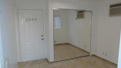 2255 Garnet Ave, Unit #2 in San Diego, CA - Building Photo - Building Photo