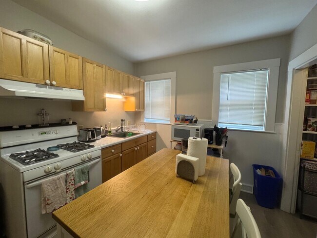 15 Belmont Sq, Unit 1