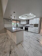 3031 S Oak Park St in Visalia, CA - Building Photo - Building Photo