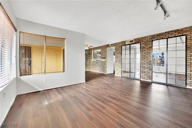 1417 Hialeah Dr in Las Vegas, NV - Building Photo - Building Photo