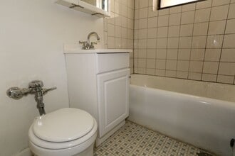 4823 N Damen Ave, Unit A05C in Chicago, IL - Foto de edificio - Building Photo