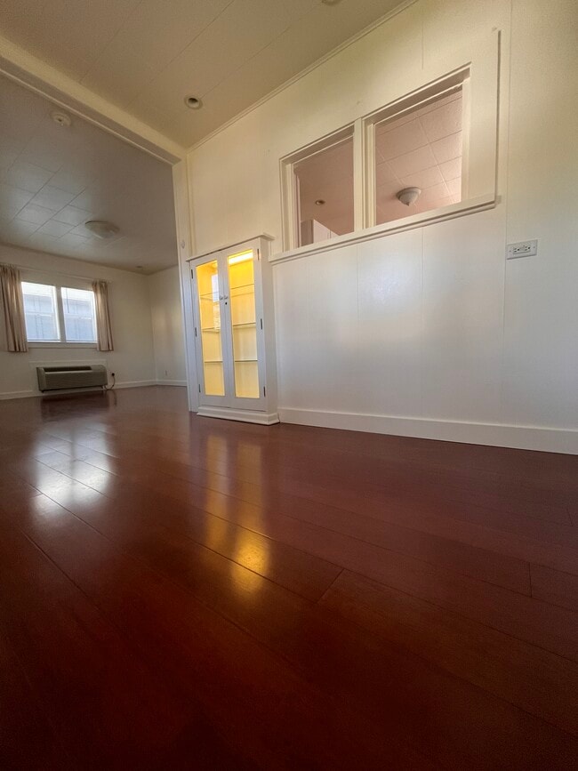 property at 118 E Chelan Ave