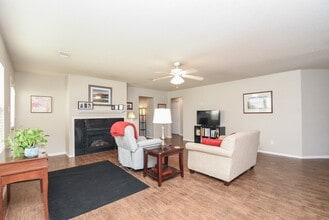 7210 Foxwood Fair Ln in Humble, TX - Foto de edificio - Building Photo