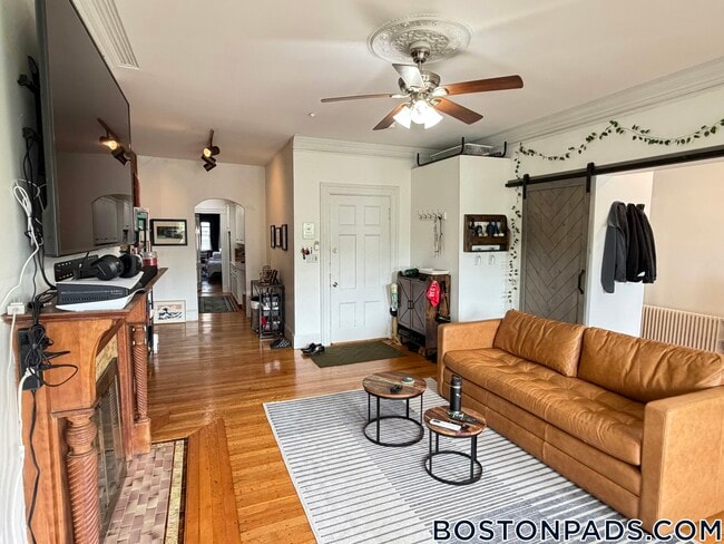 918 Beacon St, Unit 2