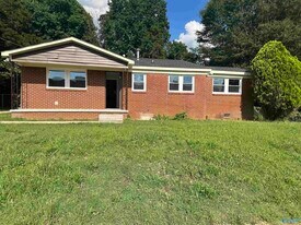 624 Austin Dr NW in Huntsville, AL - Building Photo