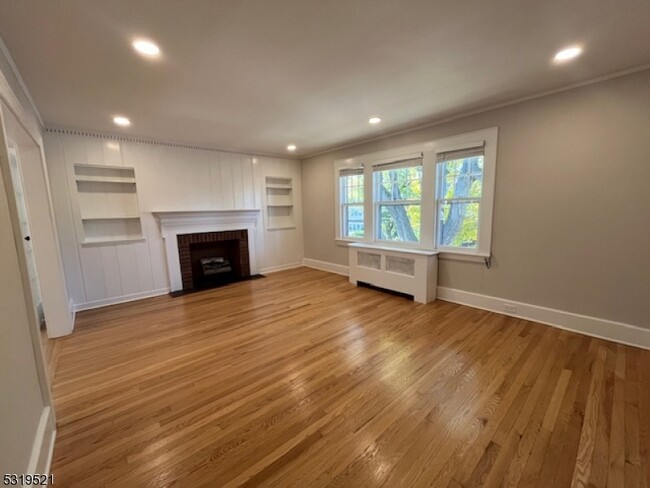 409 Valley Rd in Montclair, NJ - Building Photo - Building Photo