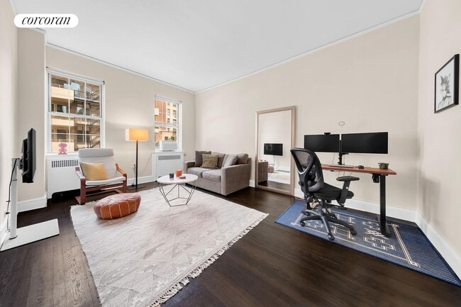 203 E 72nd St in New York, NY - Building Photo - Building Photo