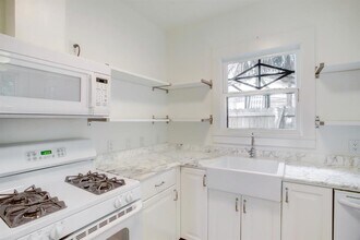 923 Damon Ct in Houston, TX - Foto de edificio - Building Photo