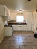 219 Jackson Ave in Bacliff, TX - Building Photo