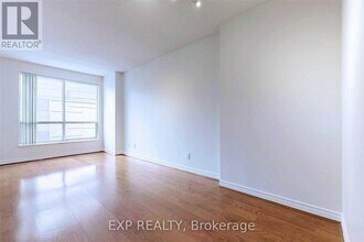 55 Bloor St E in Toronto, ON - Building Photo - Building Photo