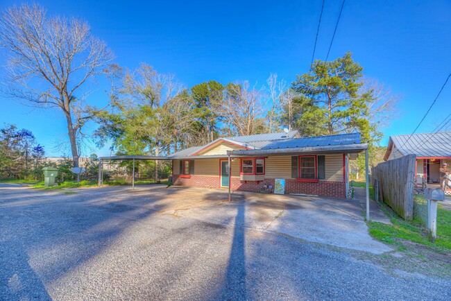 1310 Young St in Jasper, TX - Building Photo - Building Photo