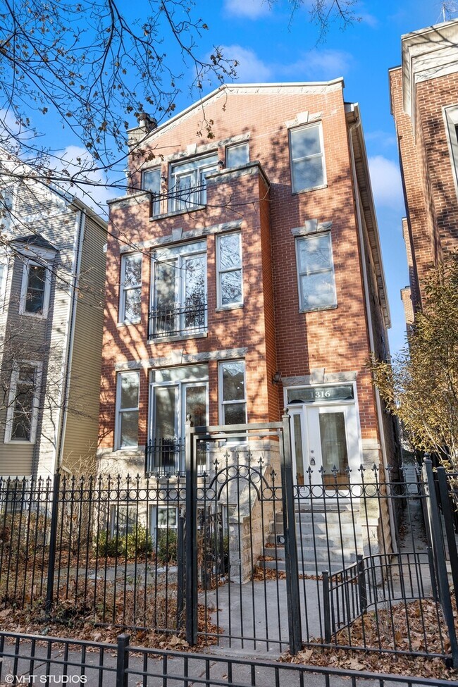 property at 1316 W Melrose St