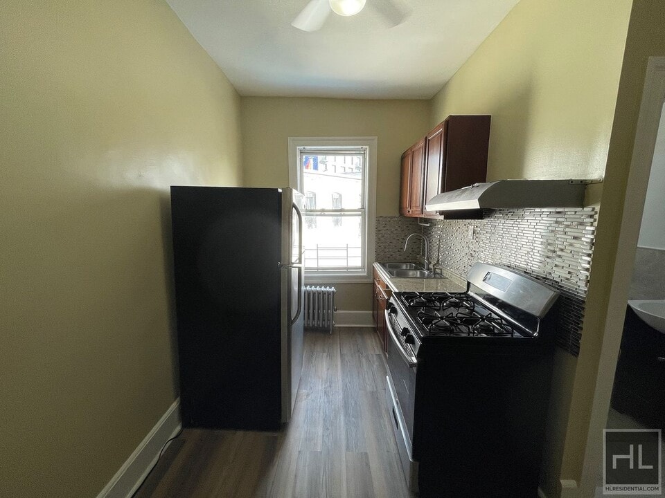 MYRTLE AVENUE in Brooklyn, NY - Building Photo