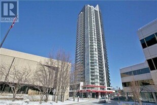 88 Sheppard Ave E in Toronto, ON - Building Photo