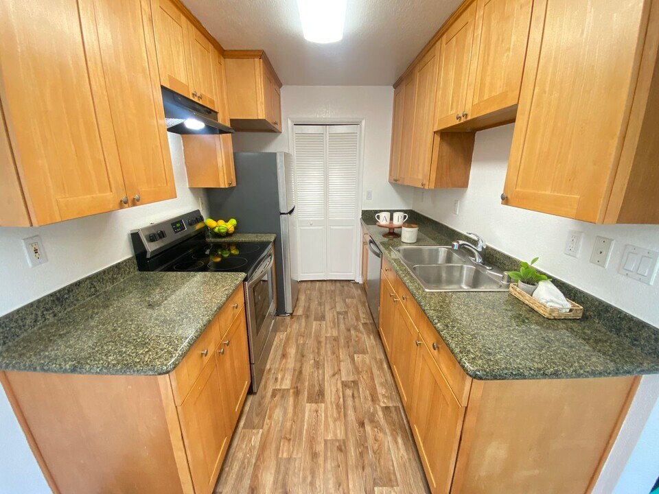 26815 Hayward Blvd in Hayward, CA - Building Photo