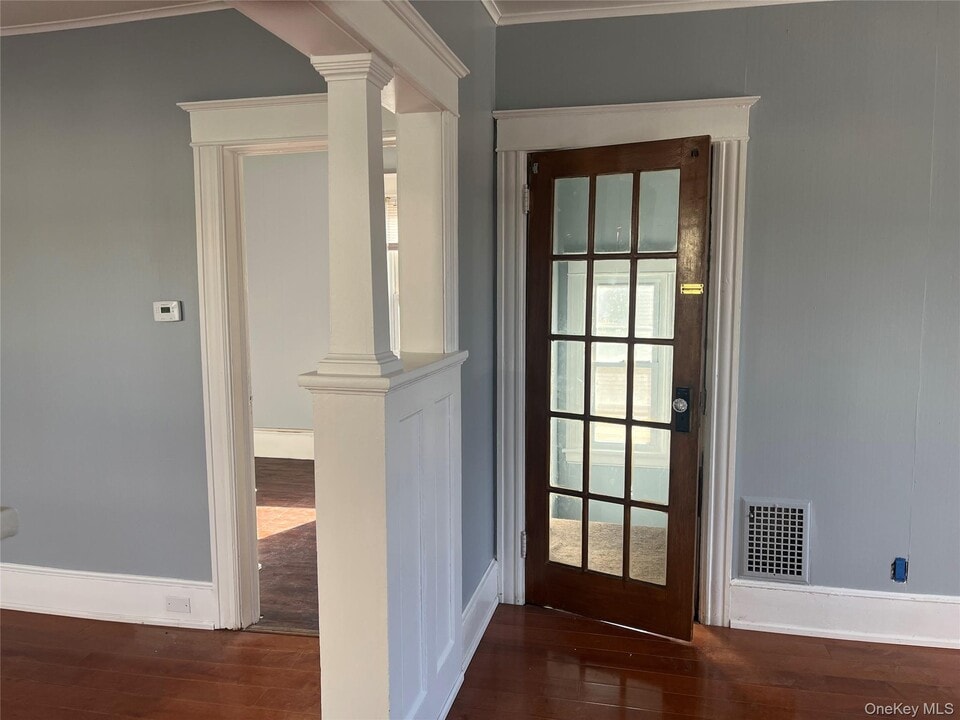 107 Smith St in Poughkeepsie, NY - Building Photo