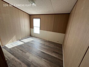 104 Coachlight Dr in Topeka, KS - Building Photo - Building Photo