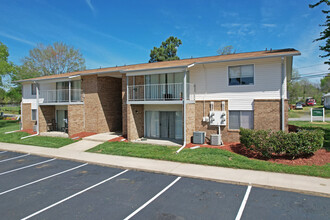 LivGreen Gardens in Greensboro, NC - Foto de edificio - Building Photo