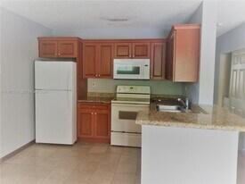 11450 NW 43rd St in Coral Springs, FL - Building Photo