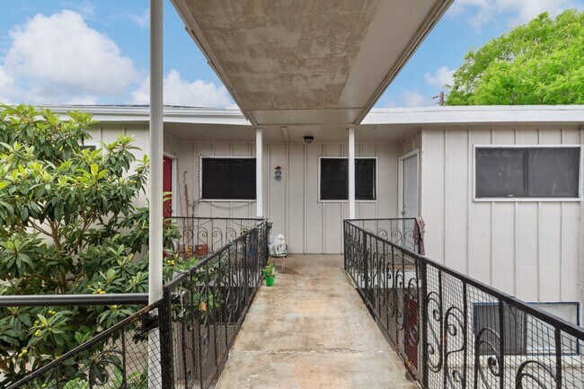 3906 Video St in Dickinson, TX - Building Photo - Building Photo