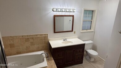 1872 Suwannee River Dr in Orange Park, FL - Building Photo - Building Photo