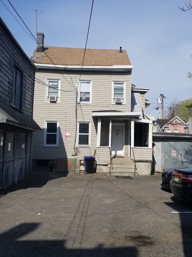 374-376 E 21st St in Paterson, NJ - Building Photo - Building Photo