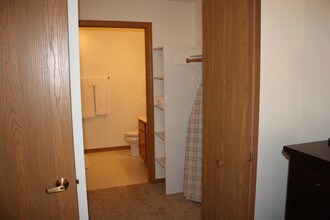 Mendocino Village in Sheboygan, WI - Foto de edificio - Building Photo