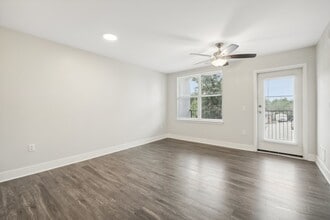 Residences at Hoffman in Aurora, CO - Foto de edificio - Building Photo