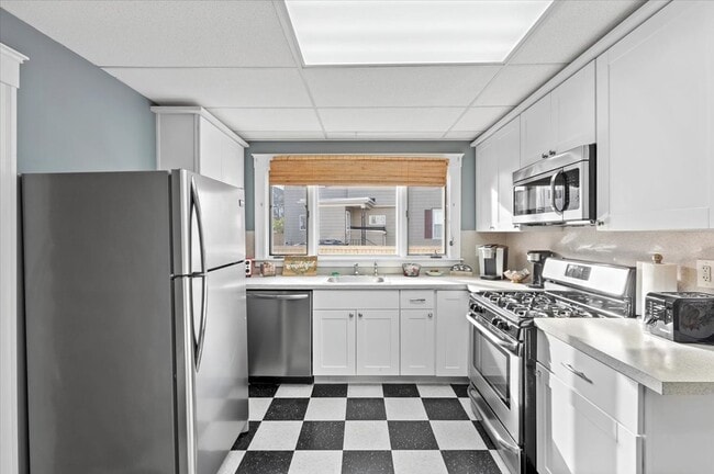 9 Wilshire St, Unit 1 in Winthrop, MA - Foto de edificio - Building Photo