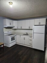 7 Mulock Av in Toronto, ON - Building Photo