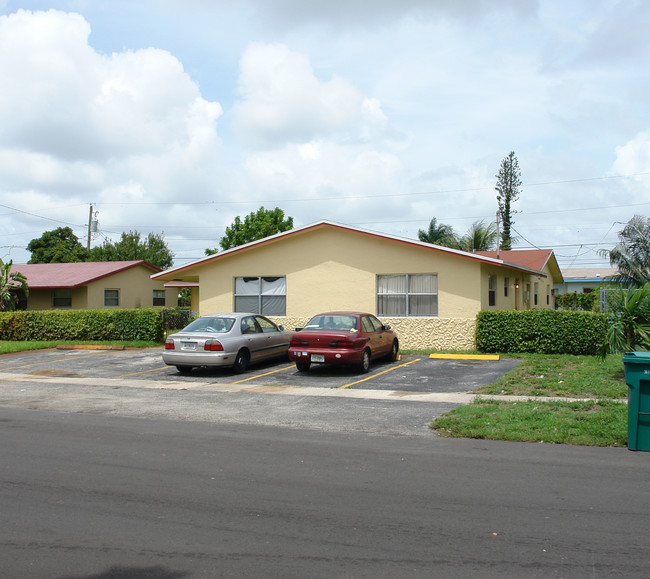 2001 NW 59th Way in Fort Lauderdale, FL - Foto de edificio - Building Photo