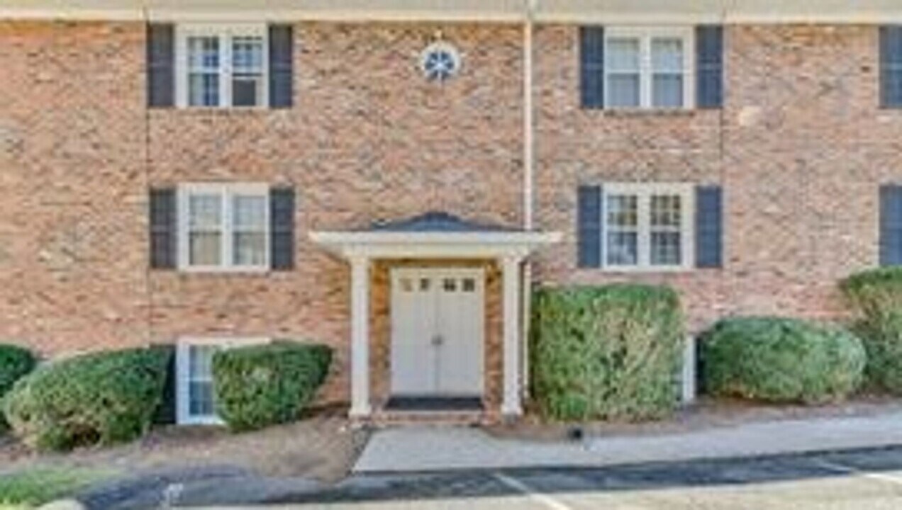 910 McAlway Rd in Charlotte, NC - Building Photo