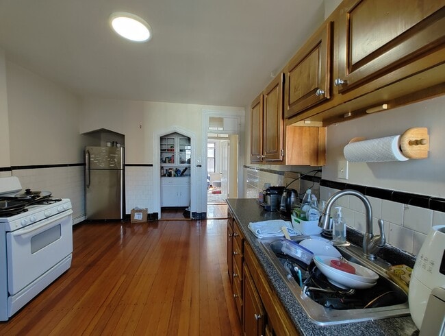 364 Cambridge St, Unit 1T in Cambridge, MA - Foto de edificio - Building Photo