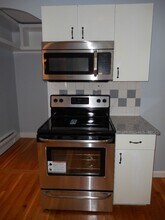 17 Pembroke St, Unit 2 in Chelsea, MA - Foto de edificio - Building Photo