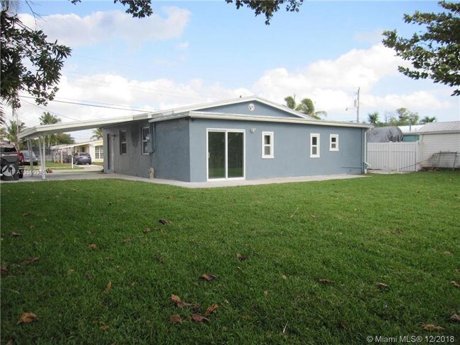 3848 SW 33rd Ct in West Park, FL - Foto de edificio - Building Photo