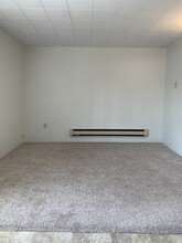 321 1/2 Chapin St, Unit 321 12 in Chadron, NE - Building Photo - Building Photo