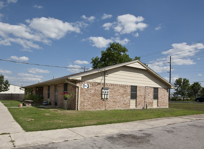 Imperial Gardens in Lockhart, TX - Building Photo - Building Photo