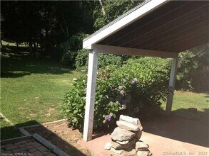 17 Heather Glen Ln in Groton, CT - Building Photo - Building Photo